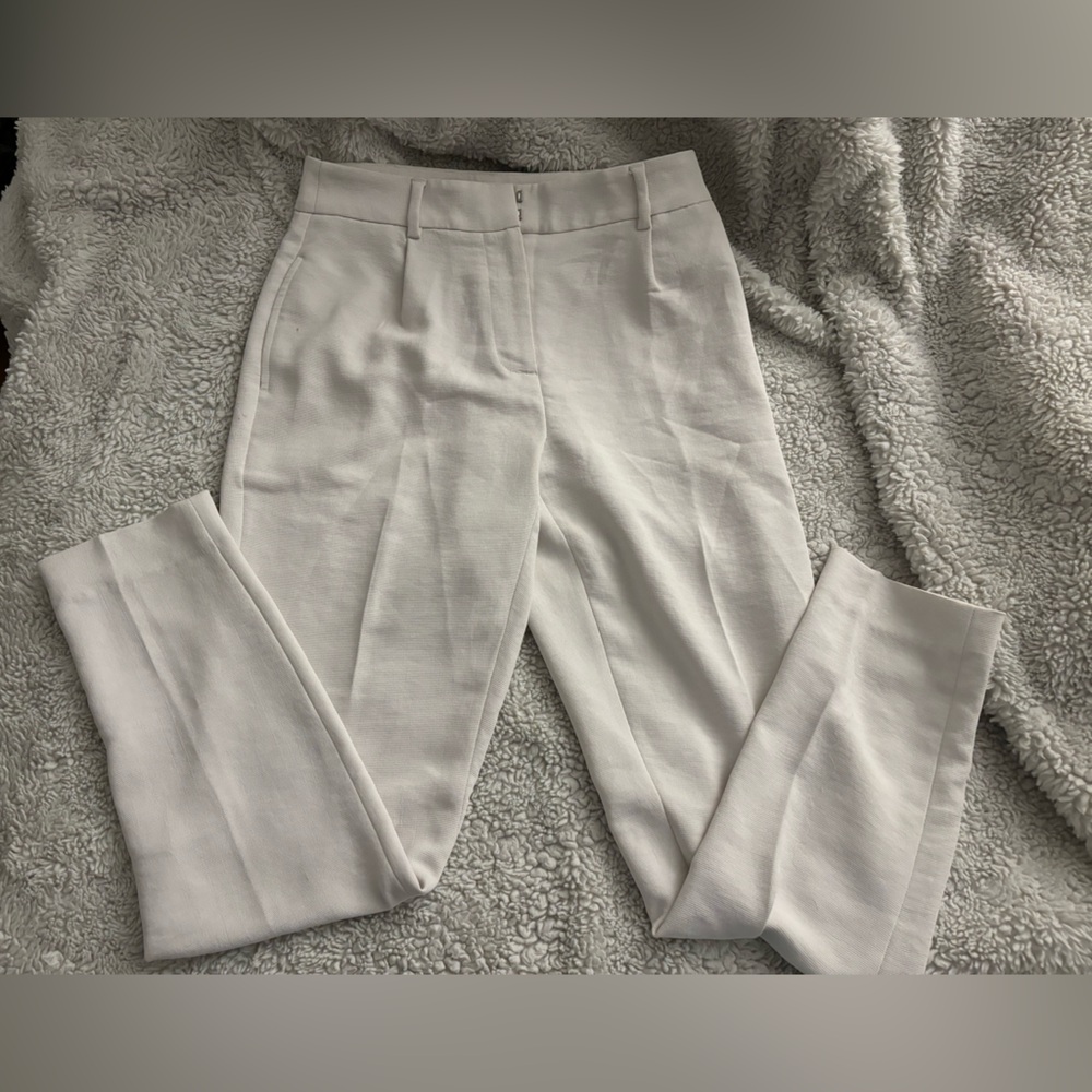 RW&CO. White Ankle Cropped Pants